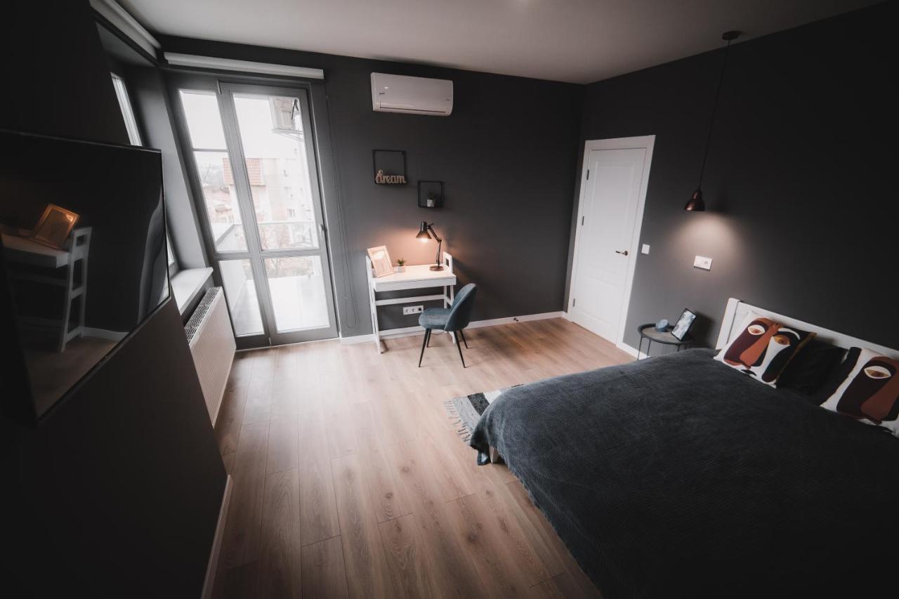 Apart-Hotel Kostjukowski Apartments Nizhynska 17 Lviv Eksteriør bilde