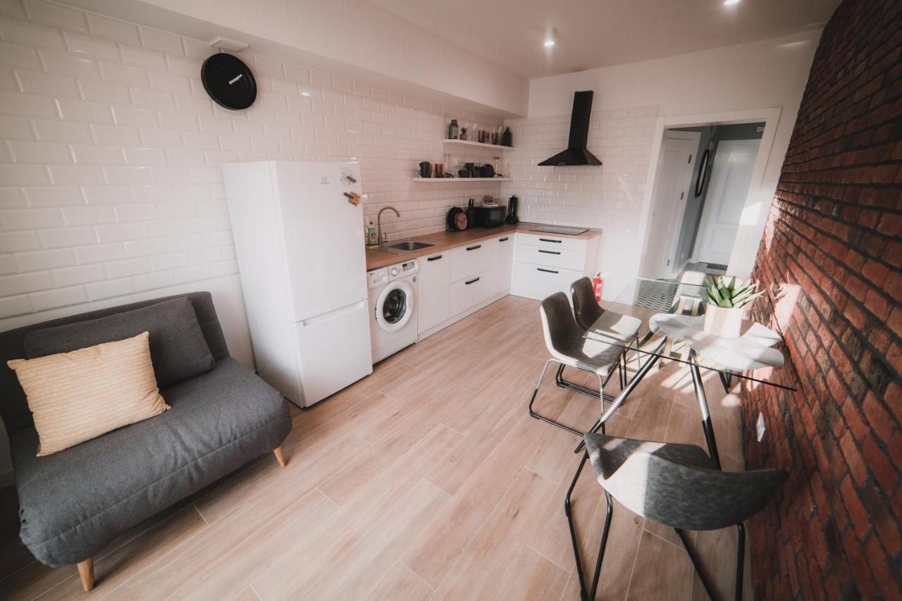 Apart-Hotel Kostjukowski Apartments Nizhynska 17 Lviv Eksteriør bilde