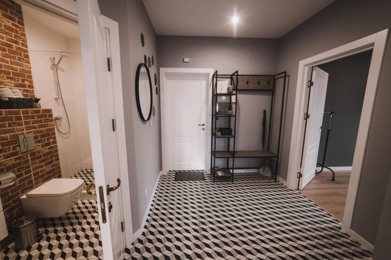 Apart-Hotel Kostjukowski Apartments Nizhynska 17 Lviv Eksteriør bilde