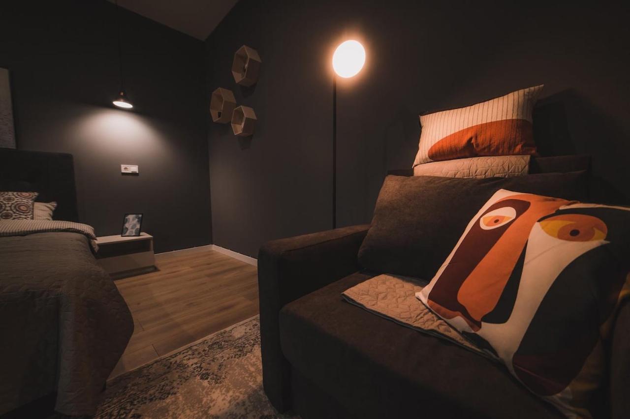 Apart-Hotel Kostjukowski Apartments Nizhynska 17 Lviv Eksteriør bilde