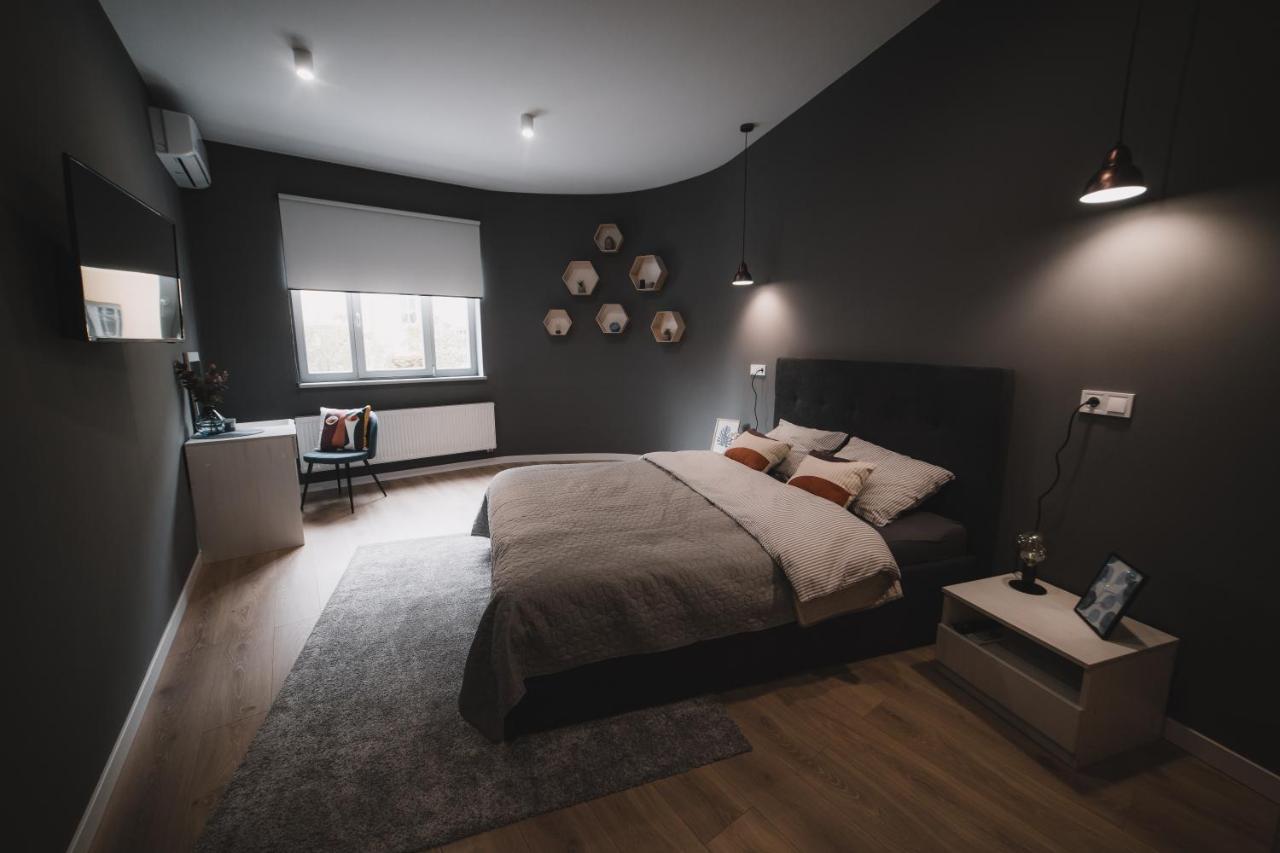 Apart-Hotel Kostjukowski Apartments Nizhynska 17 Lviv Eksteriør bilde