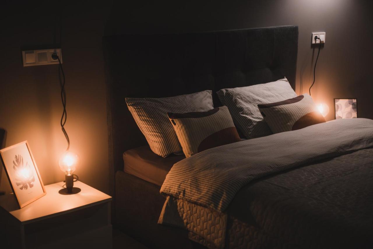 Apart-Hotel Kostjukowski Apartments Nizhynska 17 Lviv Eksteriør bilde