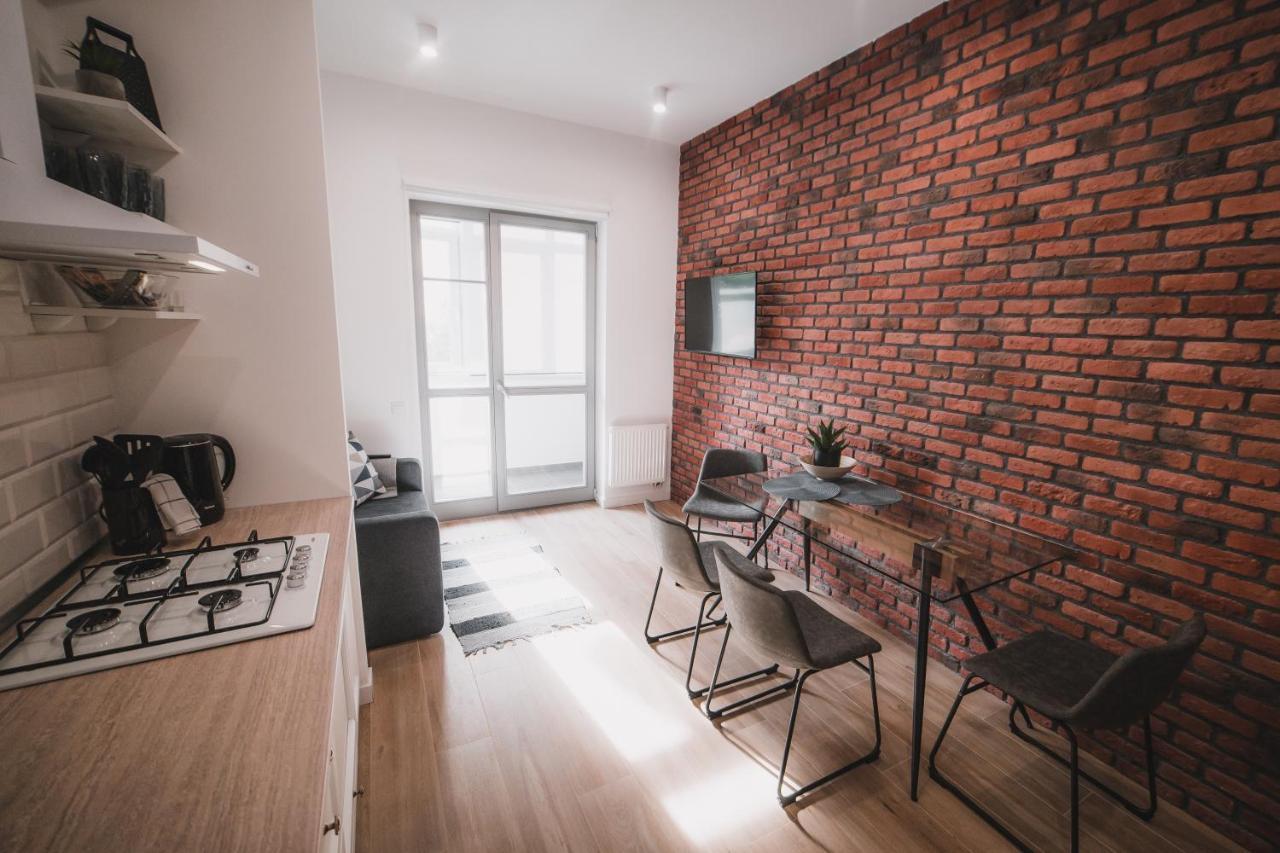 Apart-Hotel Kostjukowski Apartments Nizhynska 17 Lviv Eksteriør bilde