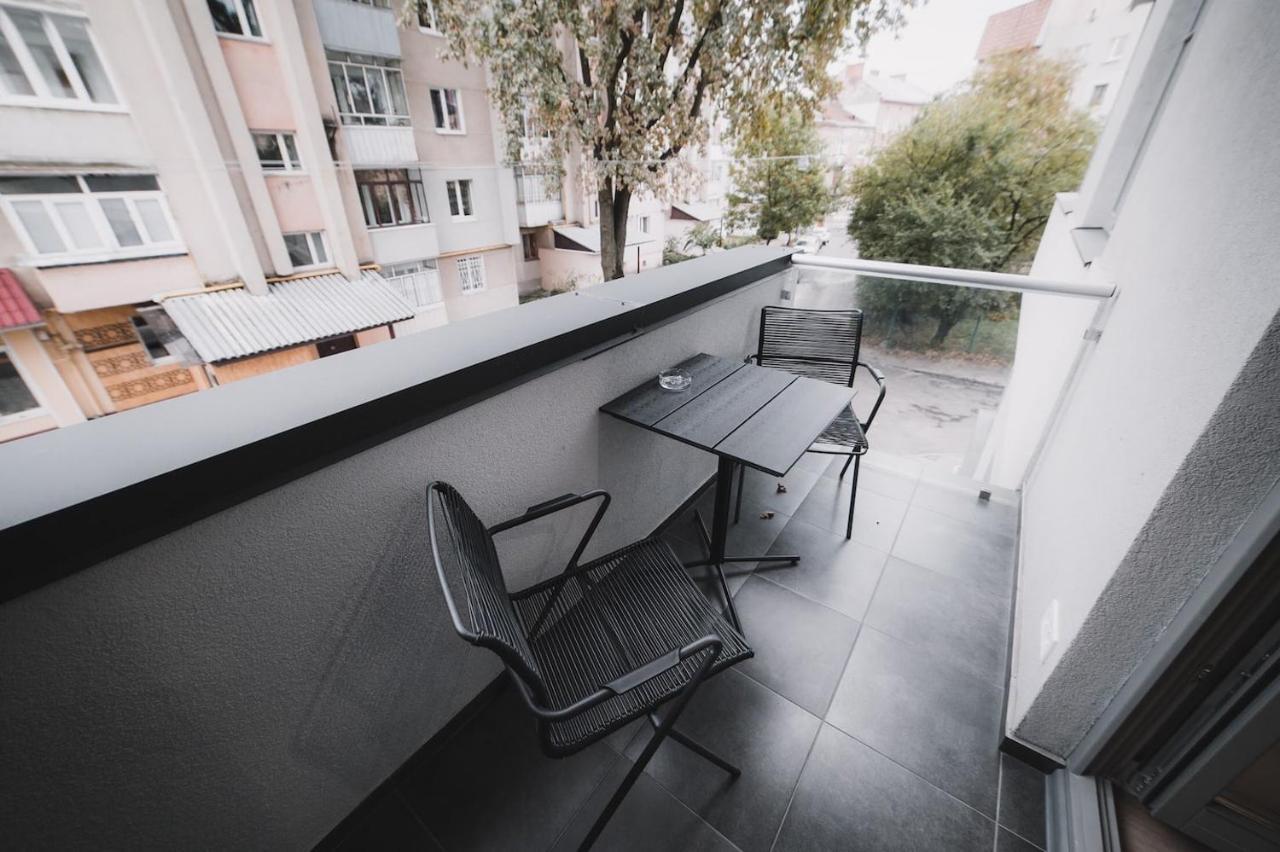Apart-Hotel Kostjukowski Apartments Nizhynska 17 Lviv Eksteriør bilde