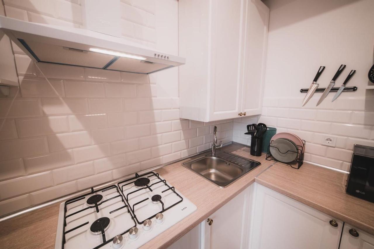 Apart-Hotel Kostjukowski Apartments Nizhynska 17 Lviv Eksteriør bilde