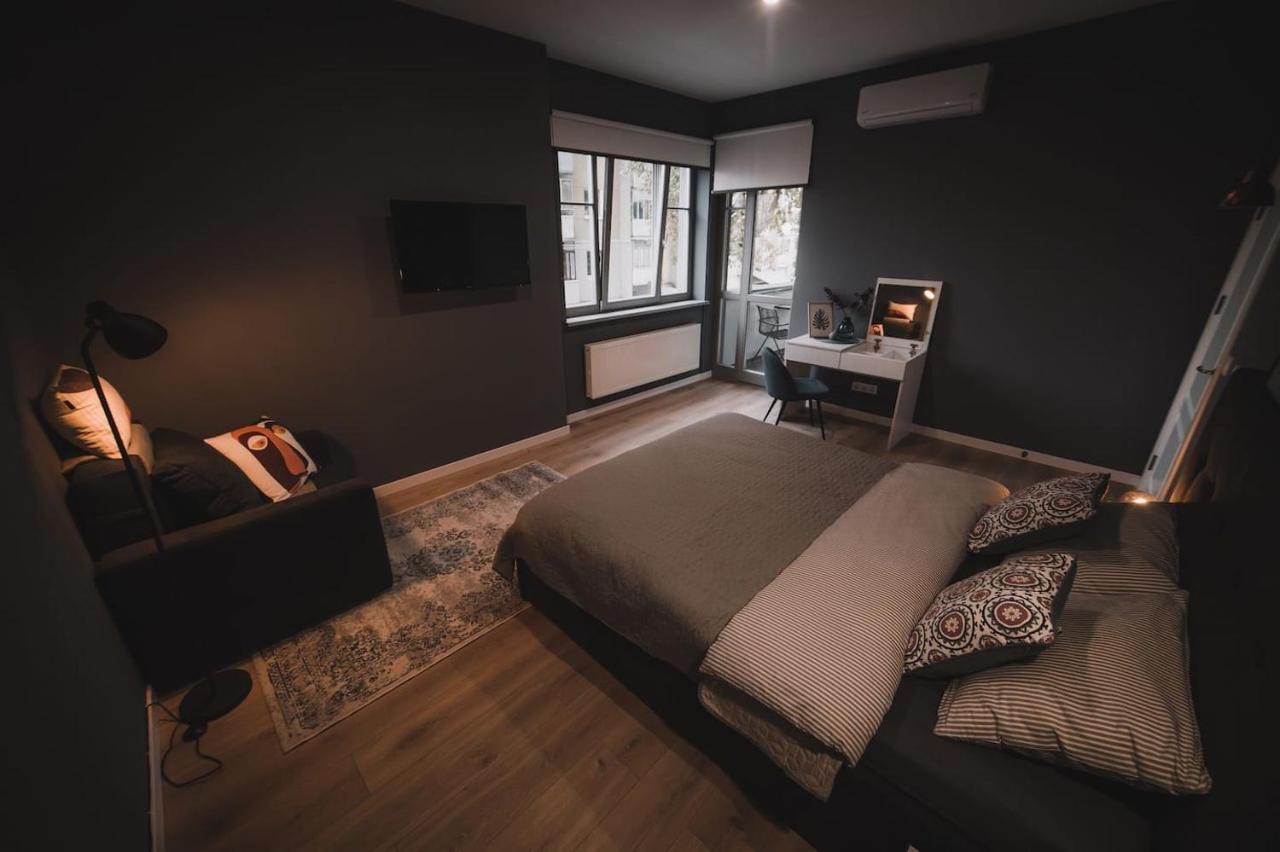 Apart-Hotel Kostjukowski Apartments Nizhynska 17 Lviv Eksteriør bilde